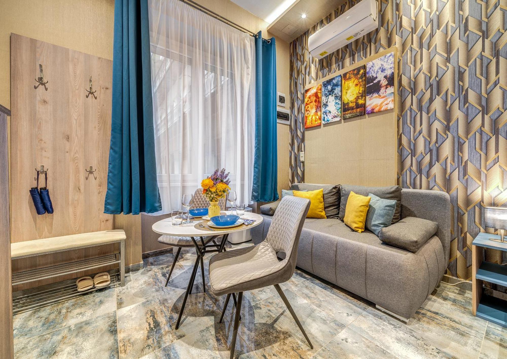 Budapest Magic Blue In Downtown Bagian luar foto
