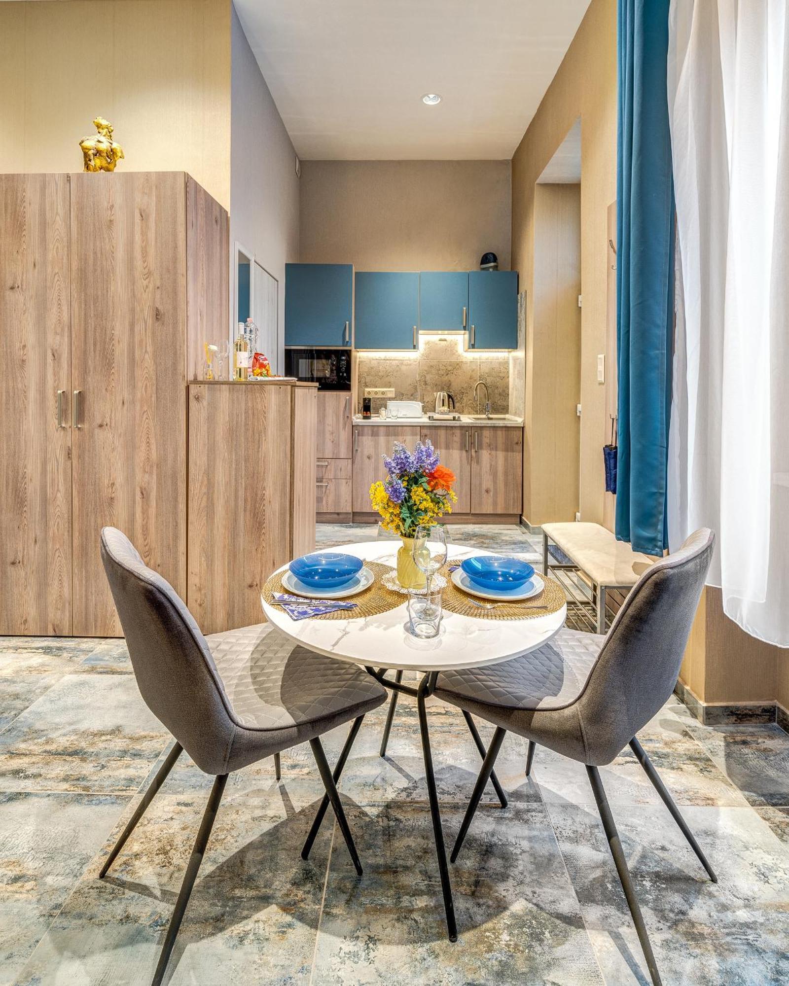 Budapest Magic Blue In Downtown Bagian luar foto