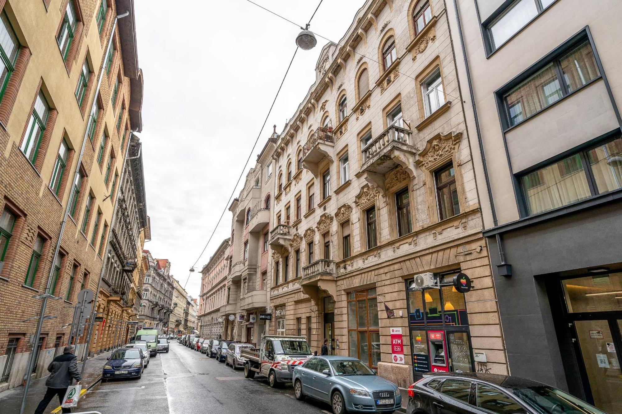 Budapest Magic Blue In Downtown Bagian luar foto