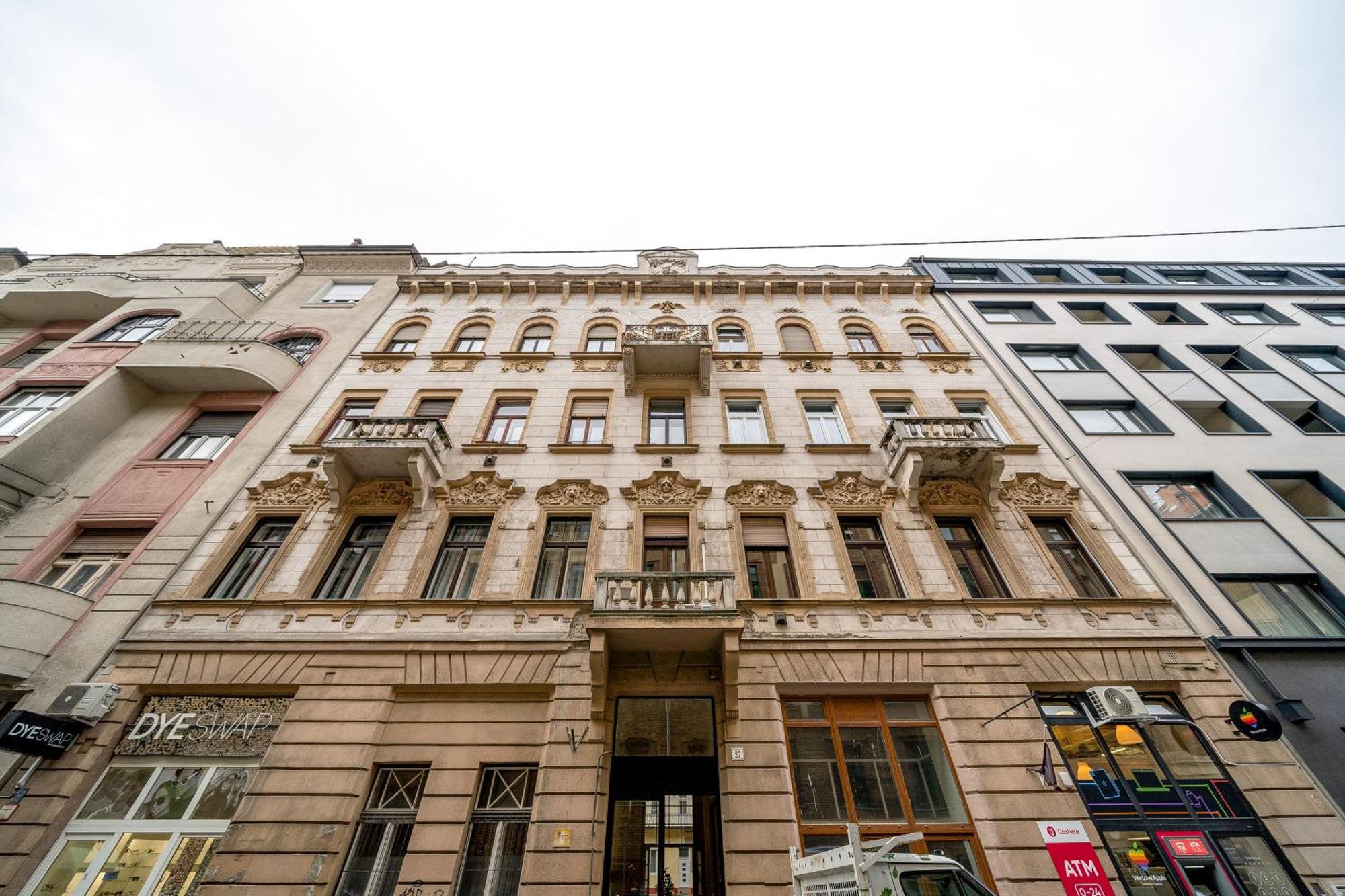 Budapest Magic Blue In Downtown Bagian luar foto